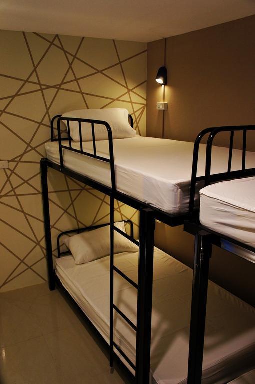 Link Corner Hostel Bangkok Esterno foto