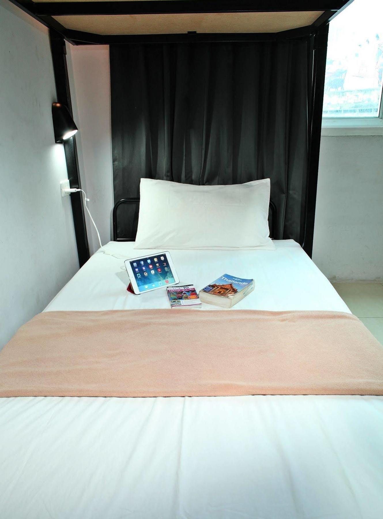 Link Corner Hostel Bangkok Esterno foto